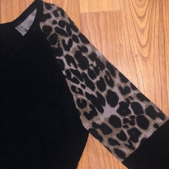 Cheetah Long Sleeve V-Neck Sweater - Picture 2 of 4